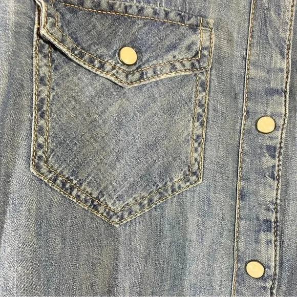 Gap Women's Denim Pearl Snap Shirt M Halloween Sugar Skull Patch Beaded Stars - Picture 4 of 12